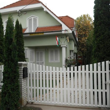 Csokonai Guesthouse Замарді Екстер'єр фото