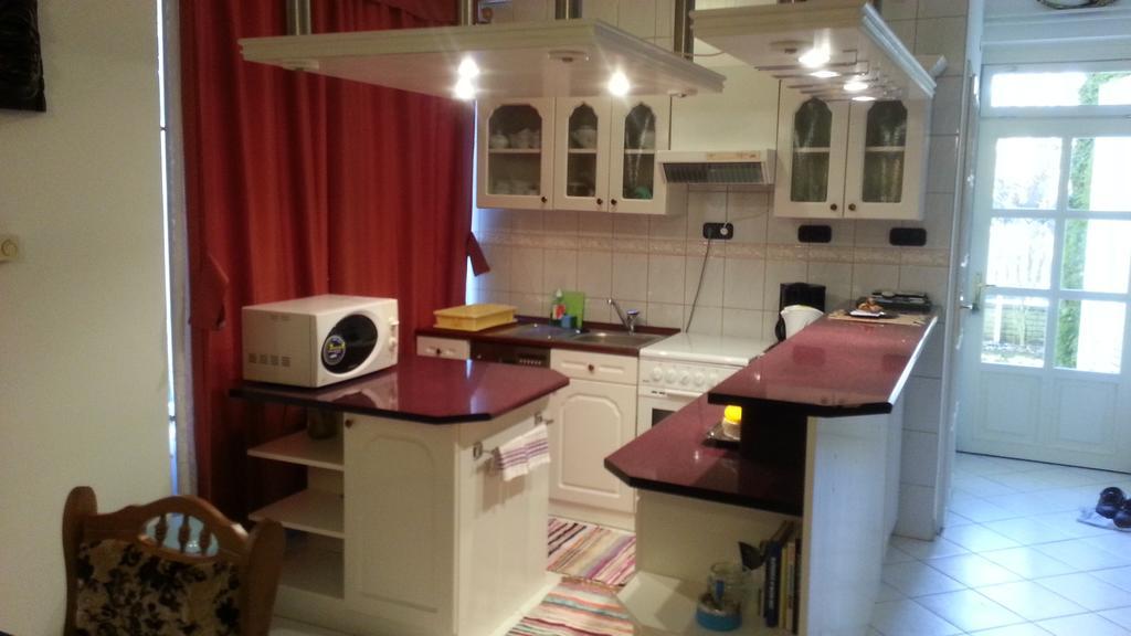 Csokonai Guesthouse Замарді Номер фото