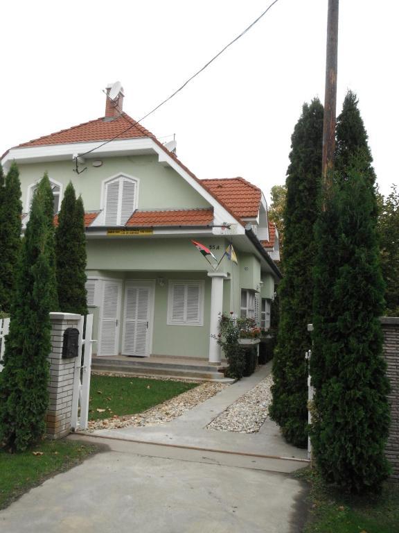 Csokonai Guesthouse Замарді Екстер'єр фото